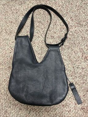 Sarah pacini Black Leather Shoulder/crossbosy Bag – Sleek Everyday Carry